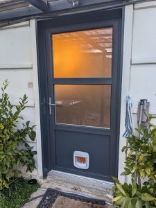 Installation chatière porte vitrée