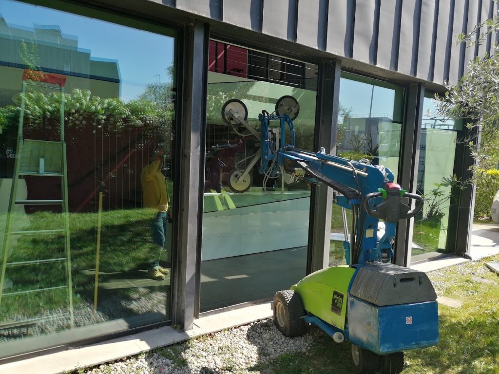 Remplacement double vitrage vitrine cassée magasin vitrerie miroiterie drome ardeche