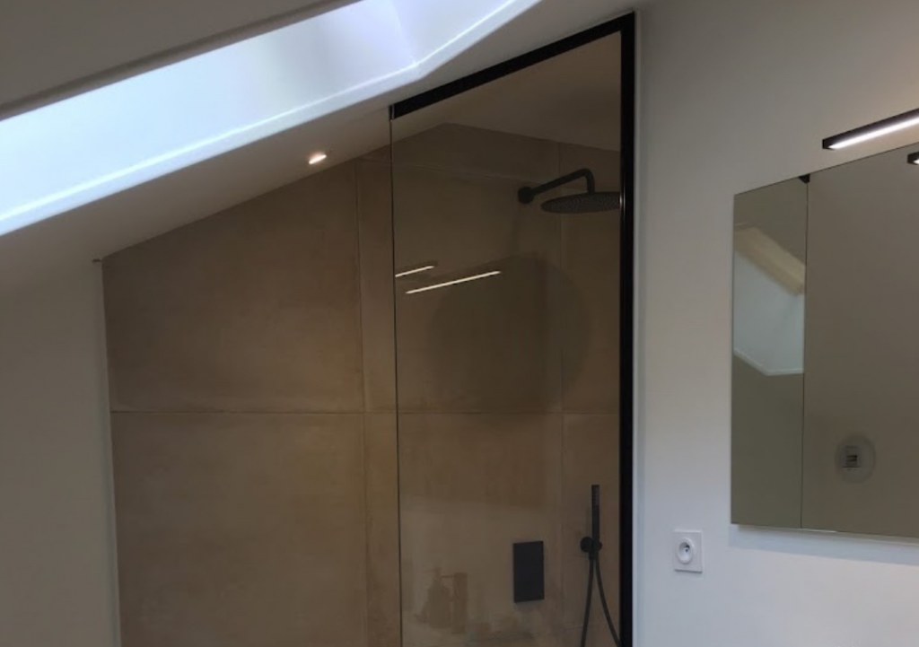 Pose de paroi de douche intérieure en verre vitrerie miroiterie drôme ardèche